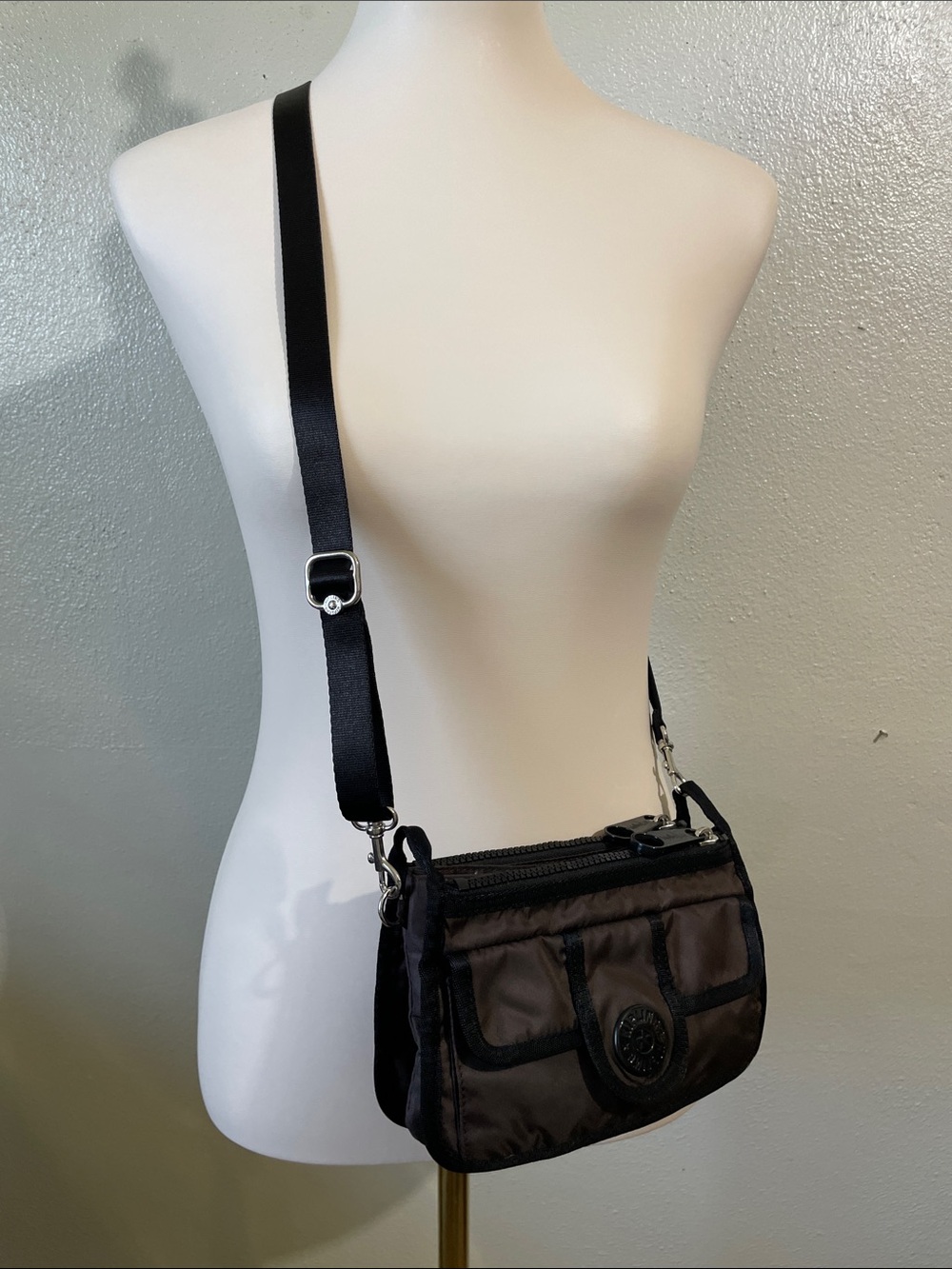 Kipling Brown Nylon Crossbody Organizer Travel Purse Zip Pocket Adjustable Sport